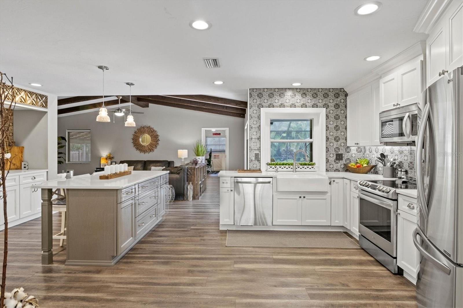 COUNTRY PLACE - Residential