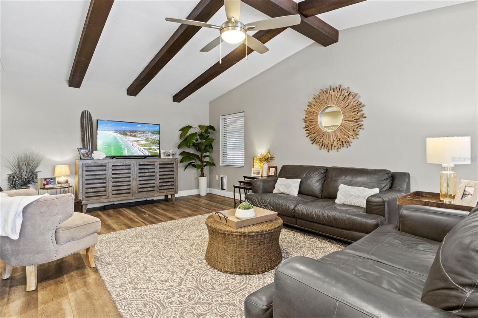 COUNTRY PLACE - Residential