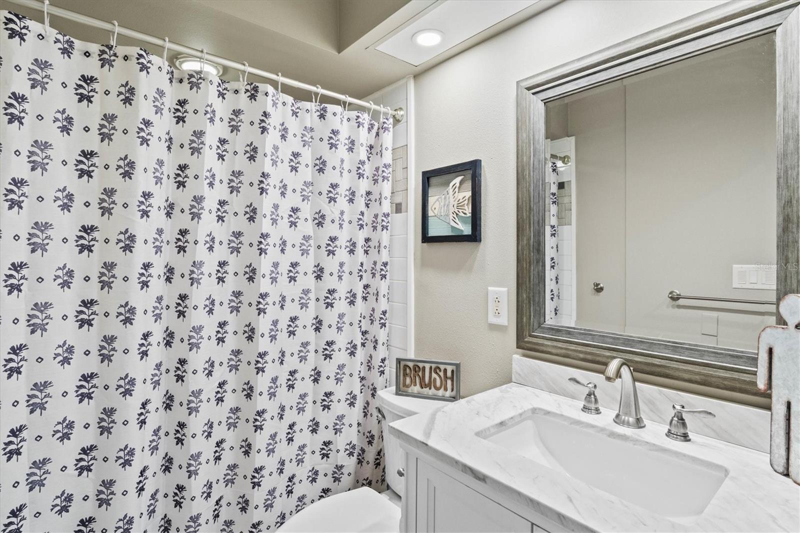 COUNTRY PLACE - Residential