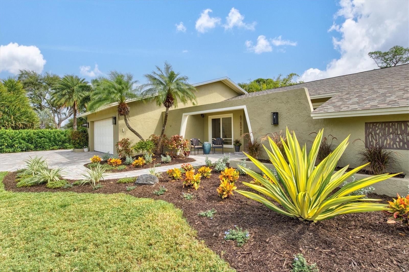 COUNTRY PLACE - Residential