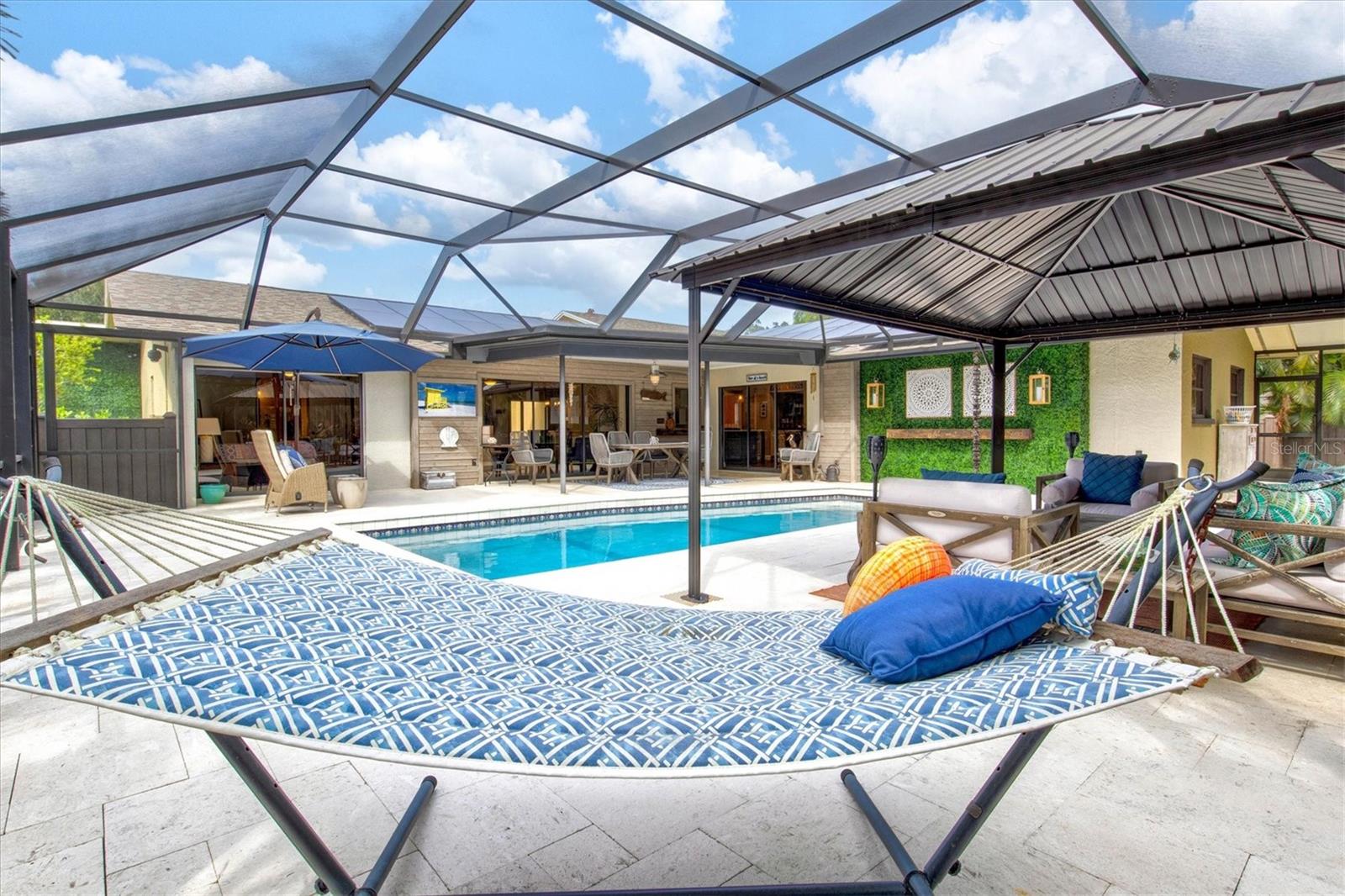 COUNTRY PLACE - Residential