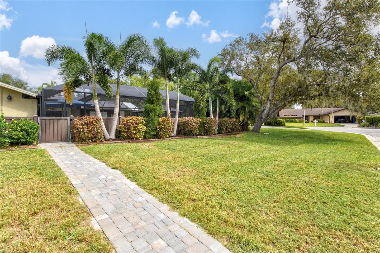 COUNTRY PLACE - Residential