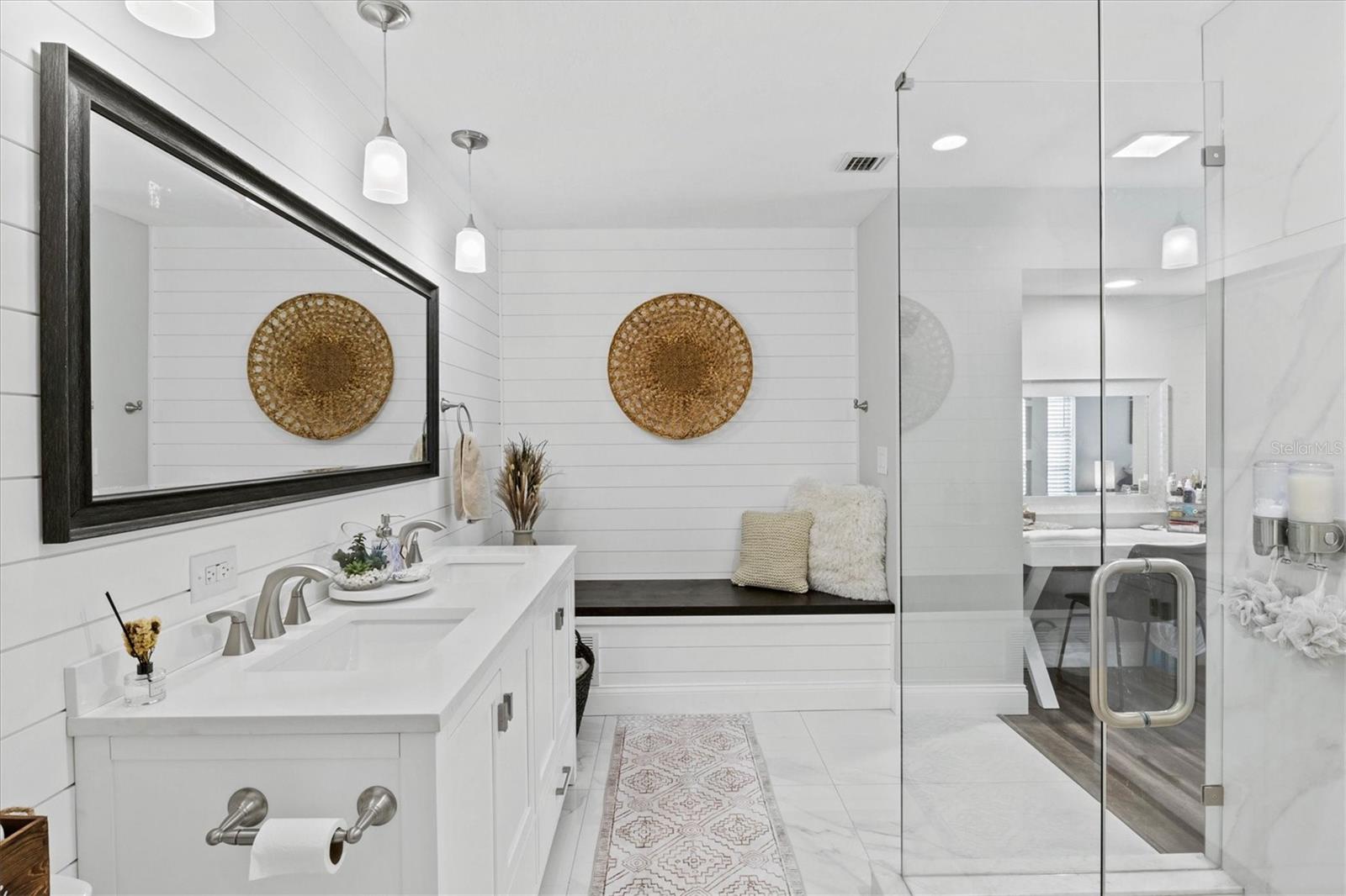 COUNTRY PLACE - Residential