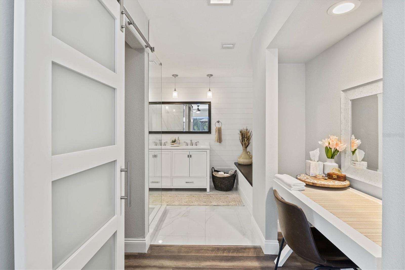 COUNTRY PLACE - Residential