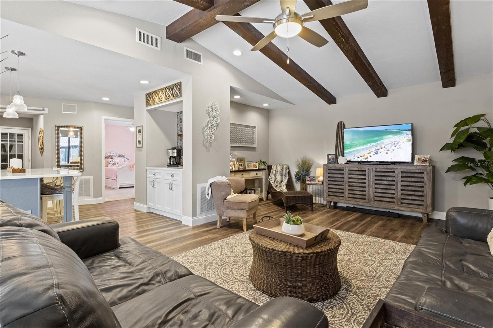 COUNTRY PLACE - Residential