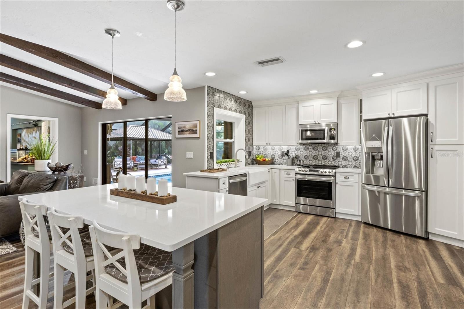 COUNTRY PLACE - Residential