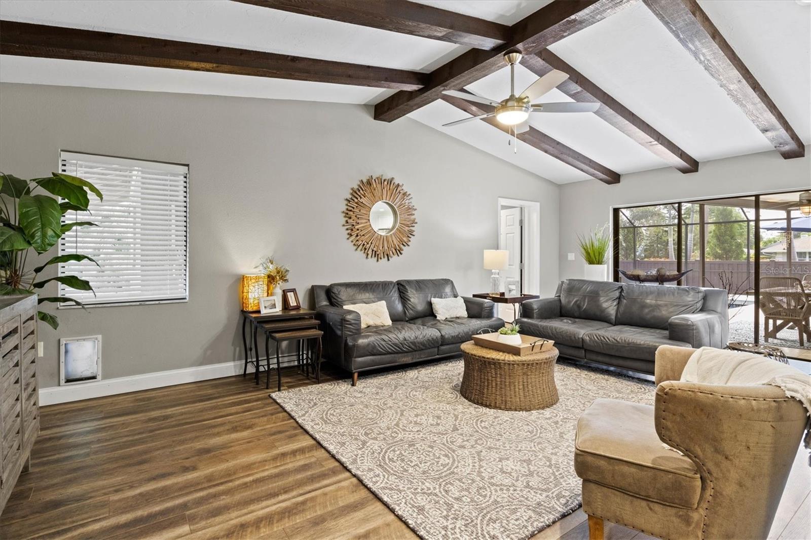 COUNTRY PLACE - Residential