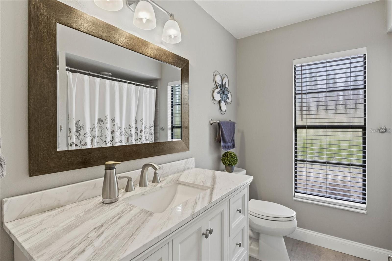 COUNTRY PLACE - Residential