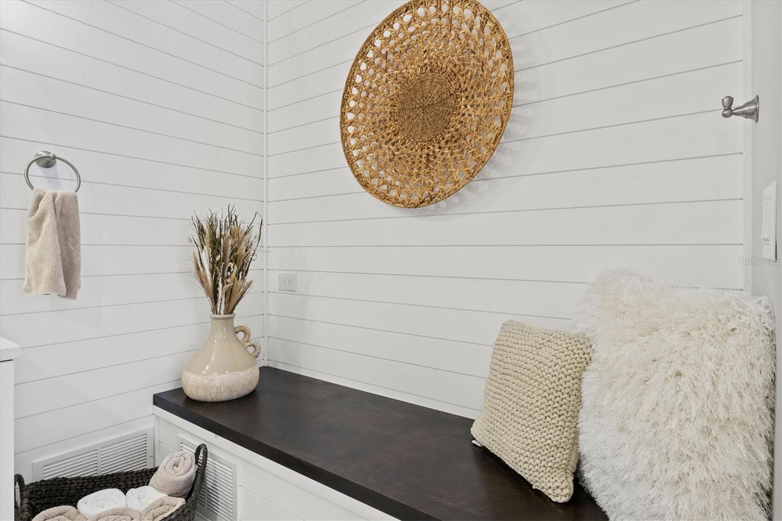 COUNTRY PLACE - Residential