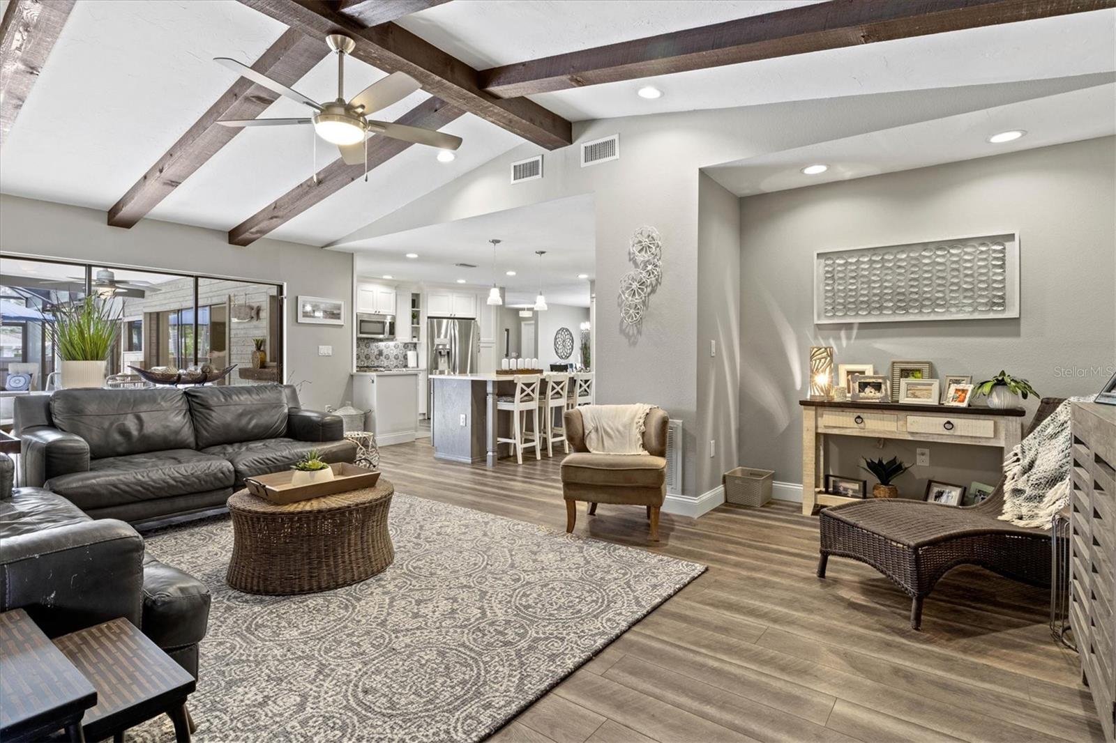 COUNTRY PLACE - Residential