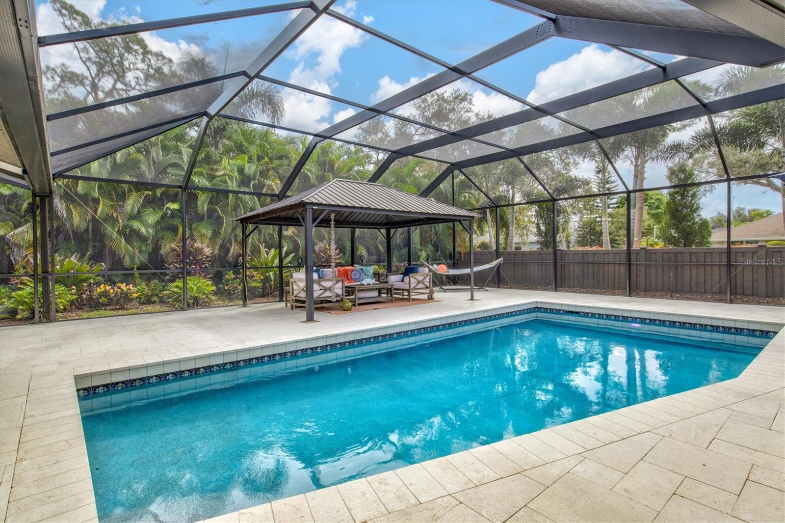 COUNTRY PLACE - Residential