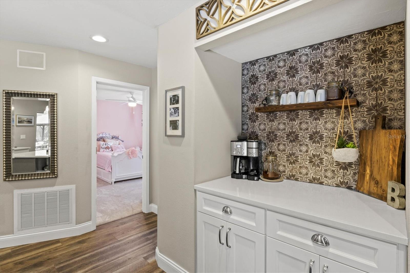 COUNTRY PLACE - Residential