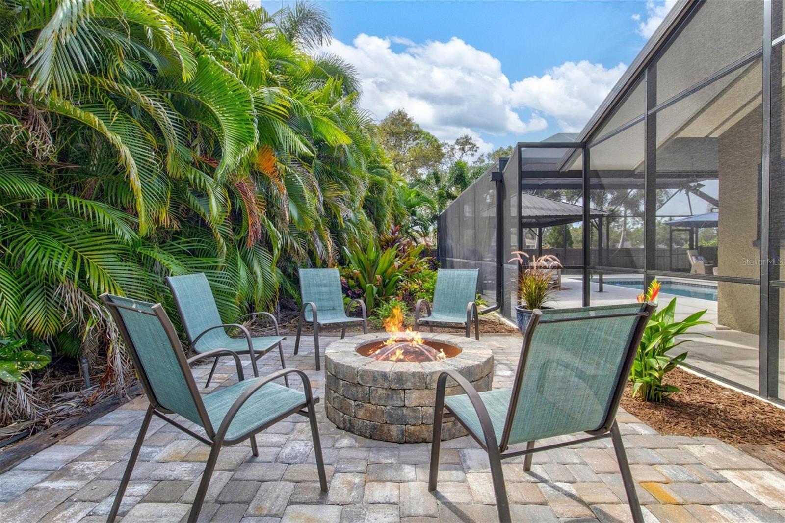 COUNTRY PLACE - Residential