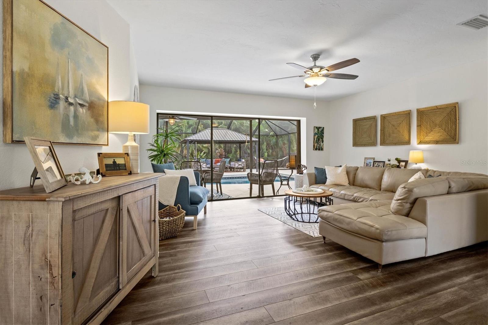 COUNTRY PLACE - Residential