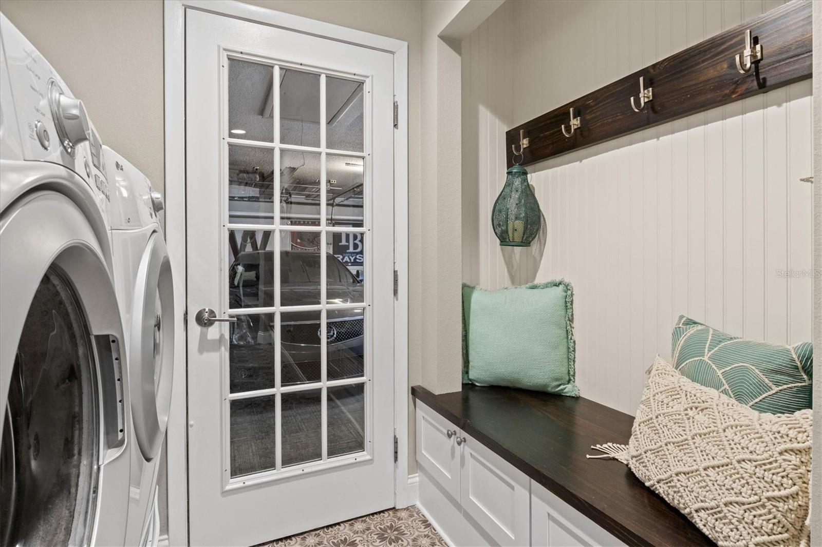 COUNTRY PLACE - Residential