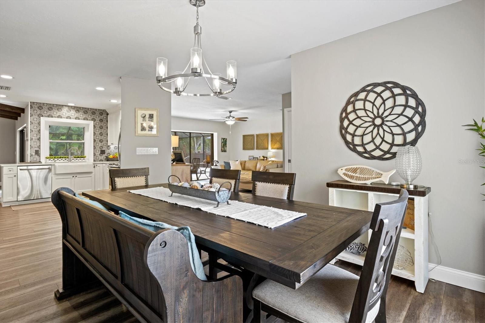 COUNTRY PLACE - Residential