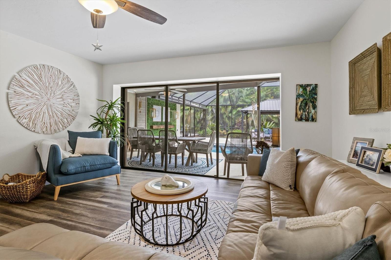 COUNTRY PLACE - Residential