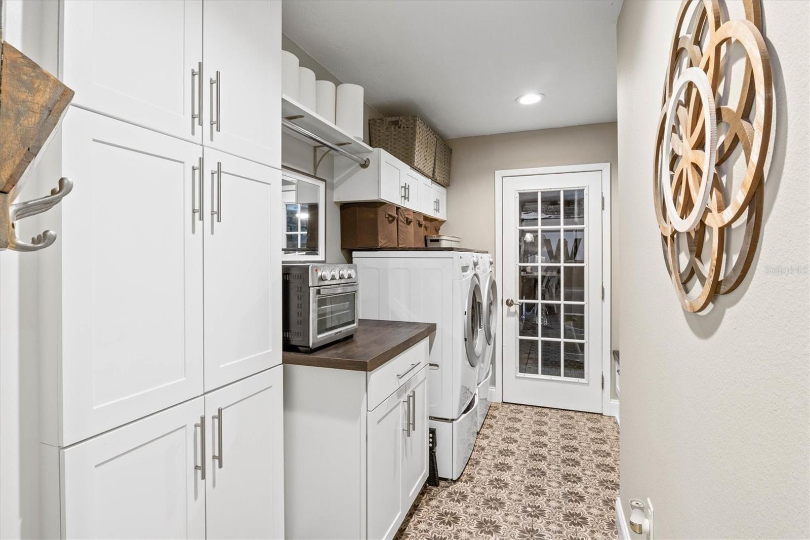 COUNTRY PLACE - Residential