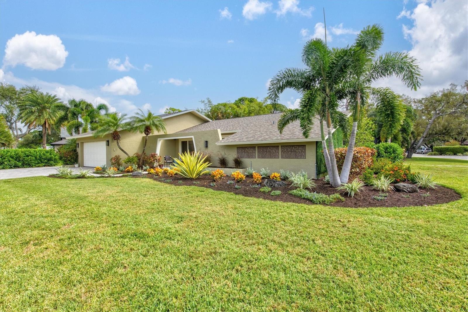 COUNTRY PLACE - Residential