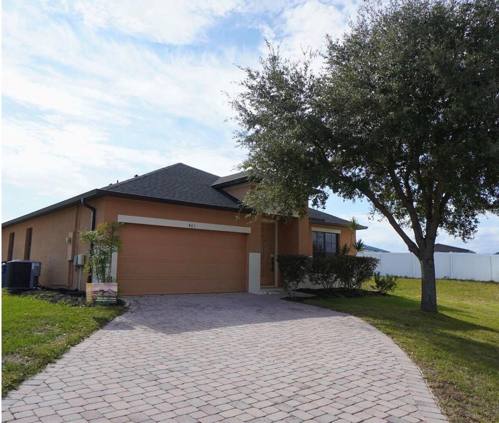 Photo of 401 Savannah Preserve Loop, Davenport, FL 33837 (MLS # G5111818)