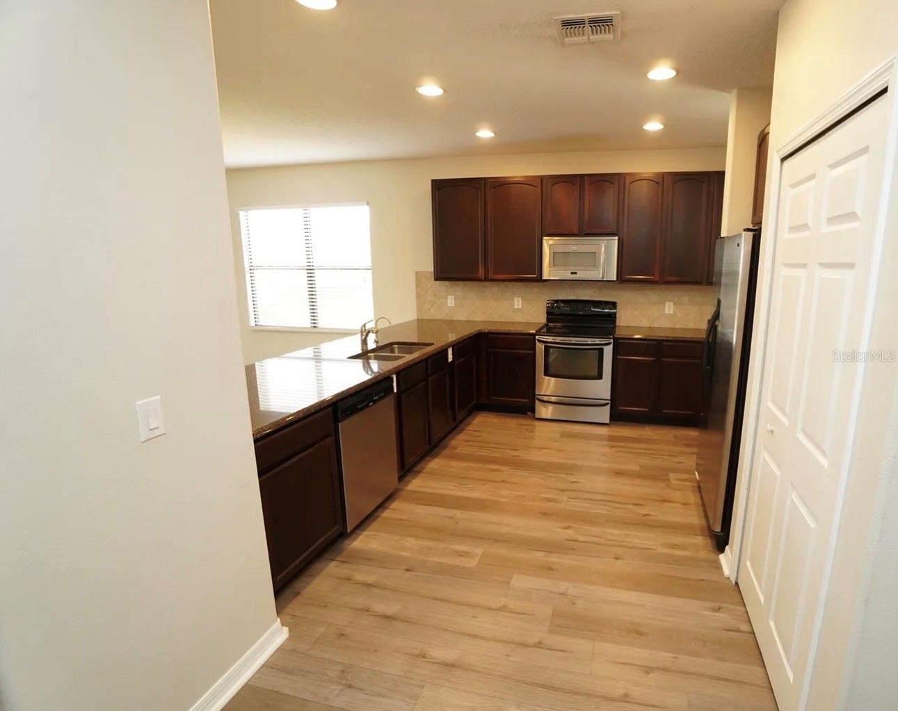 PARK RIDGE - Residential Lease