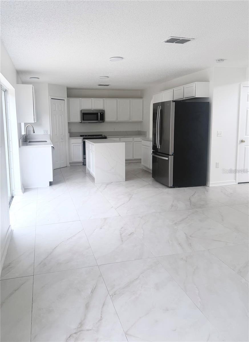 FRUITLAND PARK GLEN PH 01 02 & 03 - Residential Lease