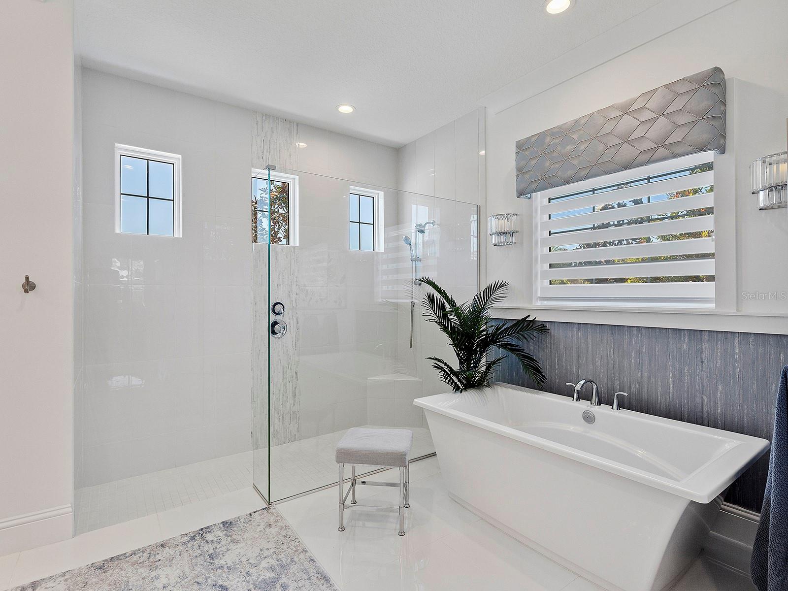 LAKE CLUB - Residential