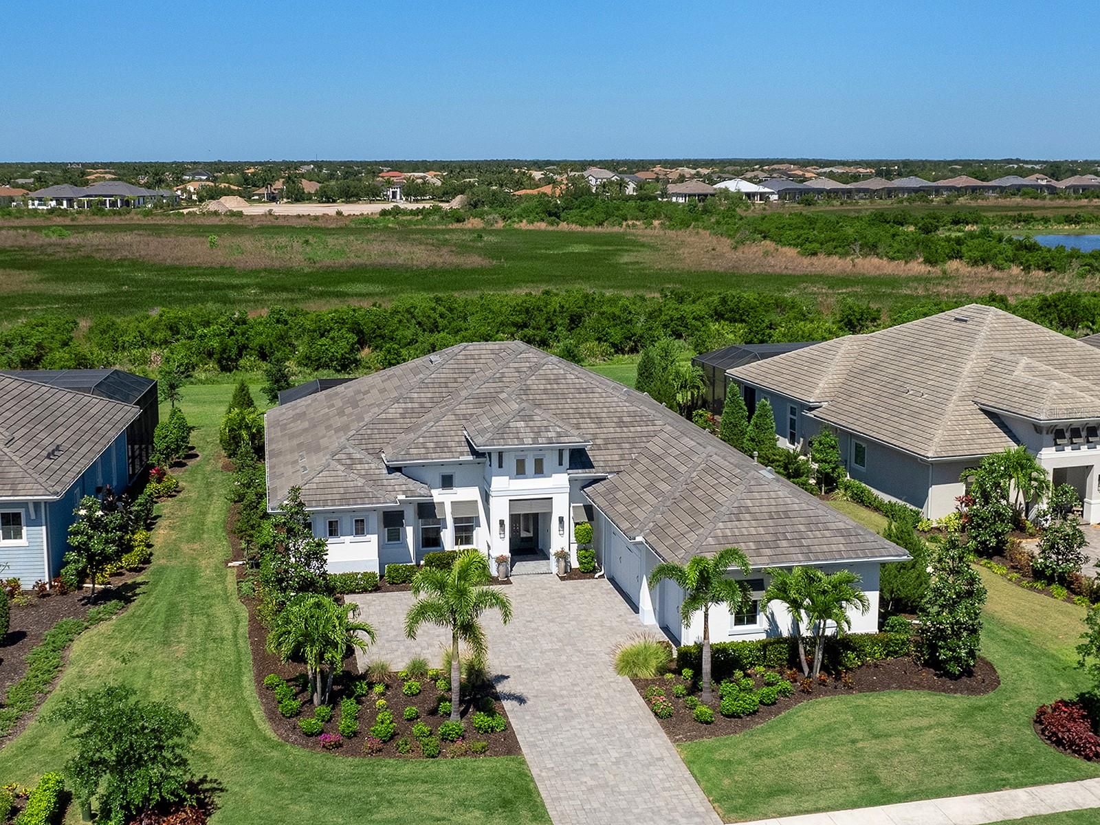 LAKE CLUB - Residential