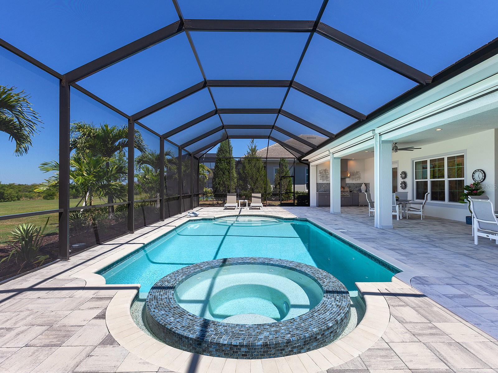 LAKE CLUB - Residential