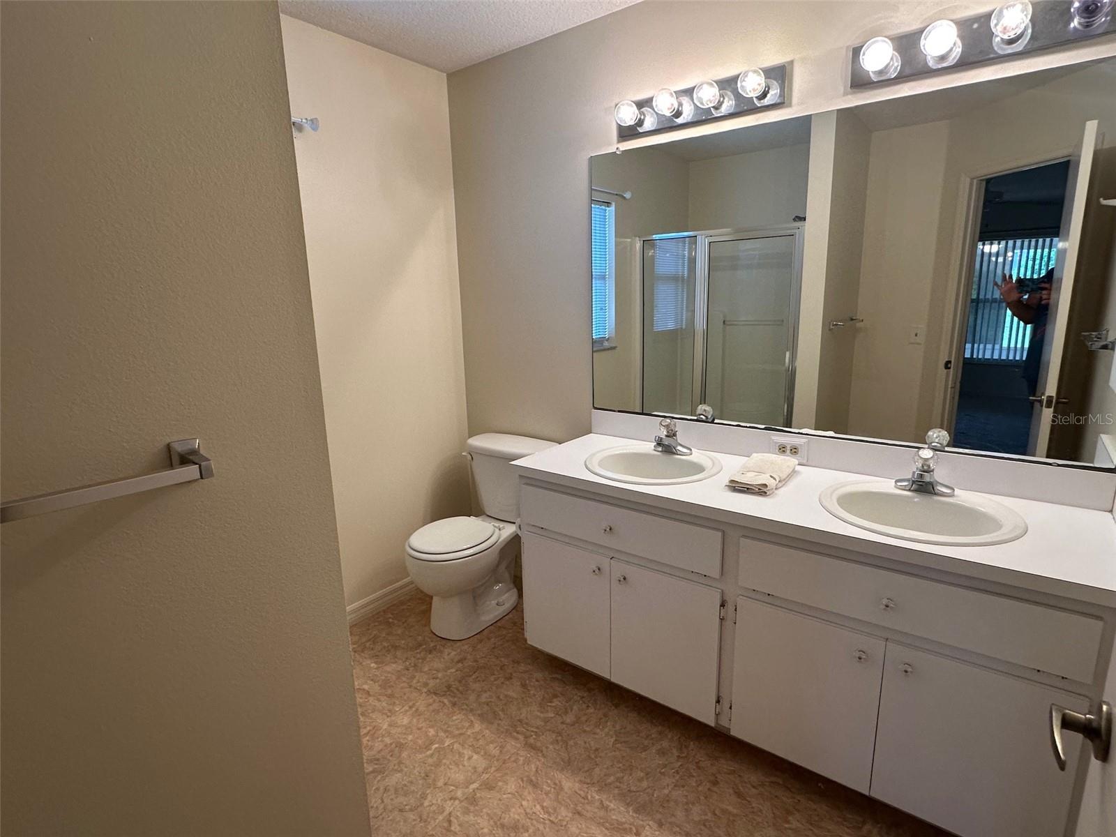 OAKWOOD VILLAGE BEVERLY HILLS PH 02 - Residential