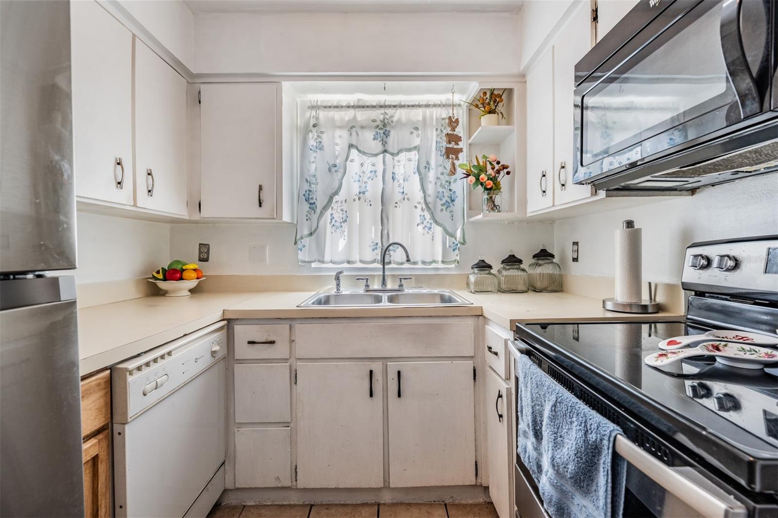 MANHATTAN PALMS CONDO - Residential