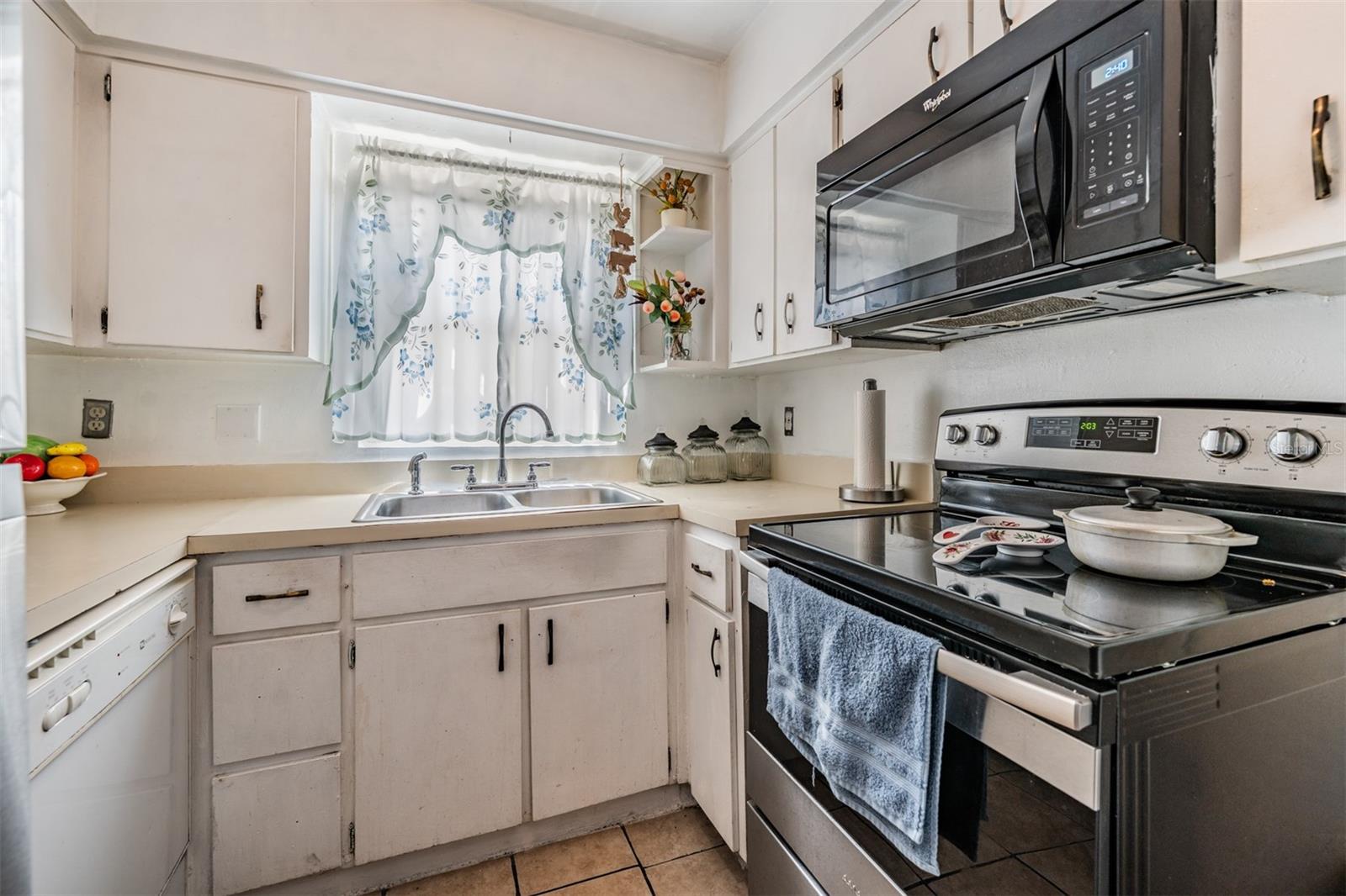 MANHATTAN PALMS CONDO - Residential