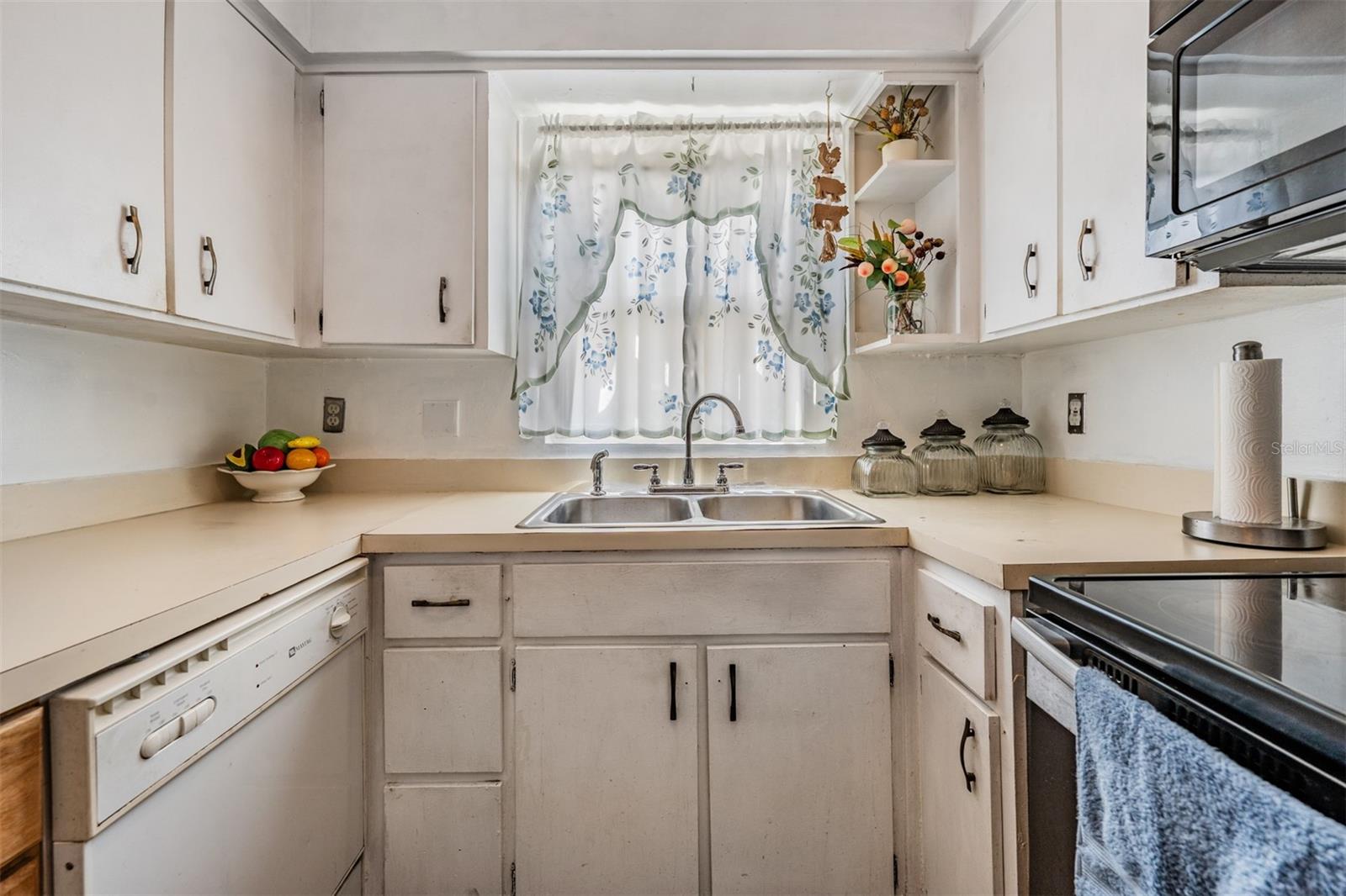 MANHATTAN PALMS CONDO - Residential