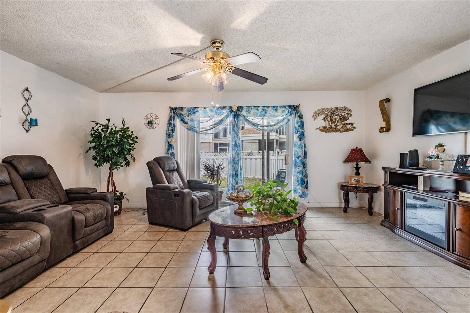 MANHATTAN PALMS CONDO - Residential