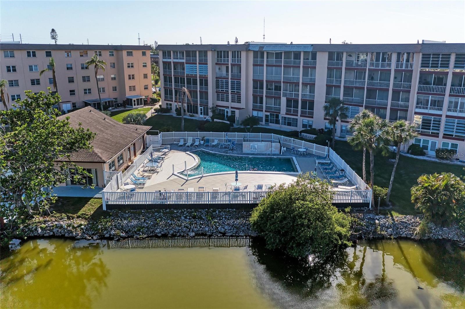 BAYSHORE ON THE LAKE APTS SEC 1 - Residential