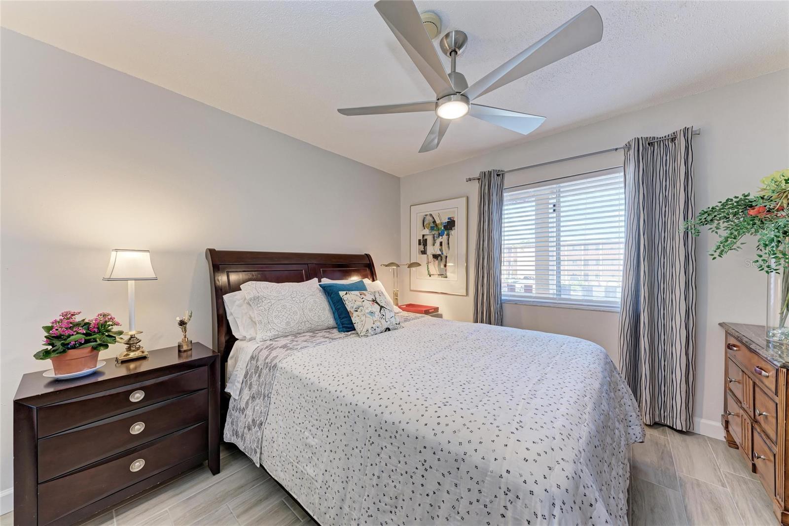 BAYSHORE ON THE LAKE APTS SEC 1 - Residential