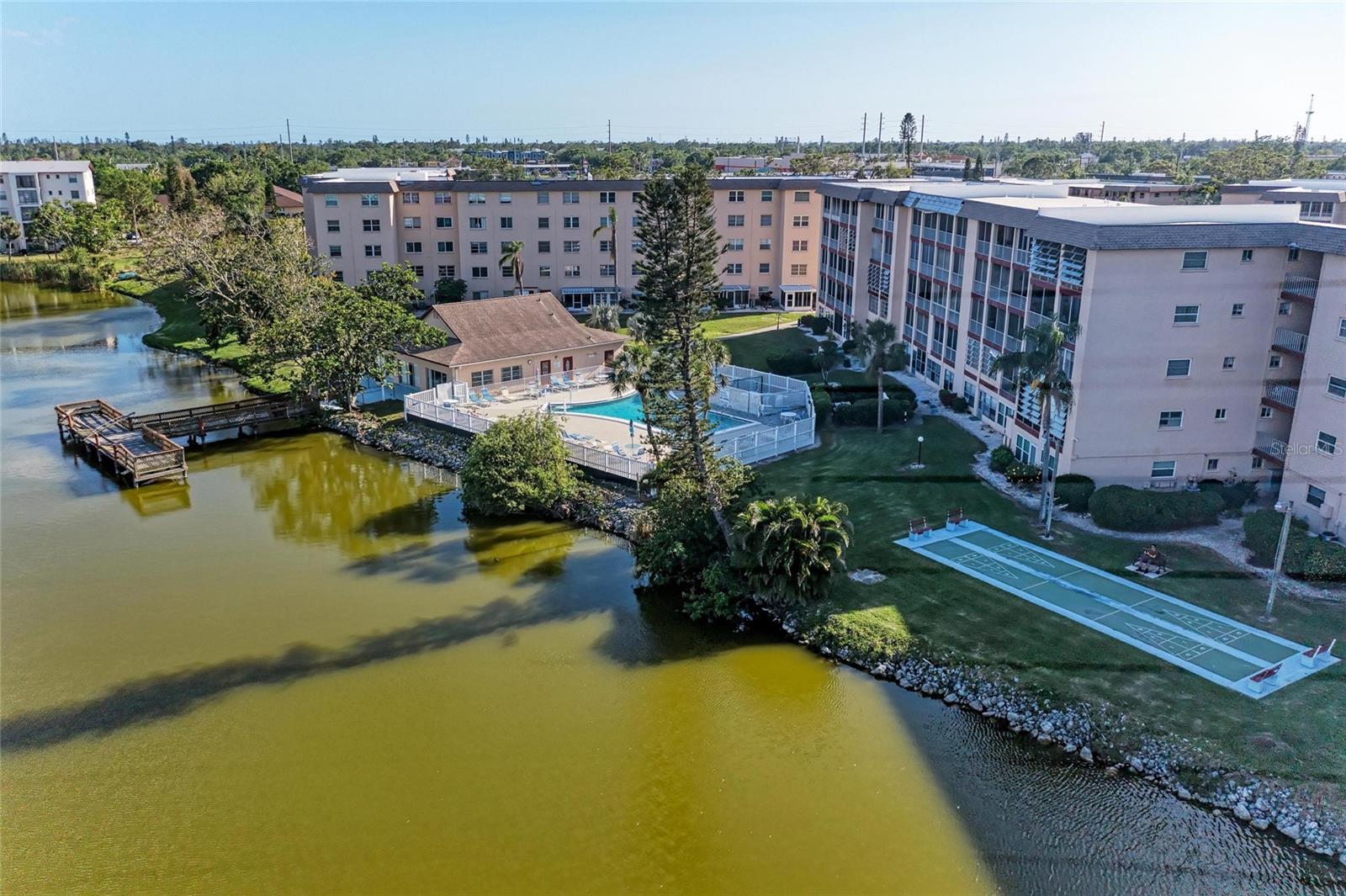 BAYSHORE ON THE LAKE APTS SEC 1 - Residential