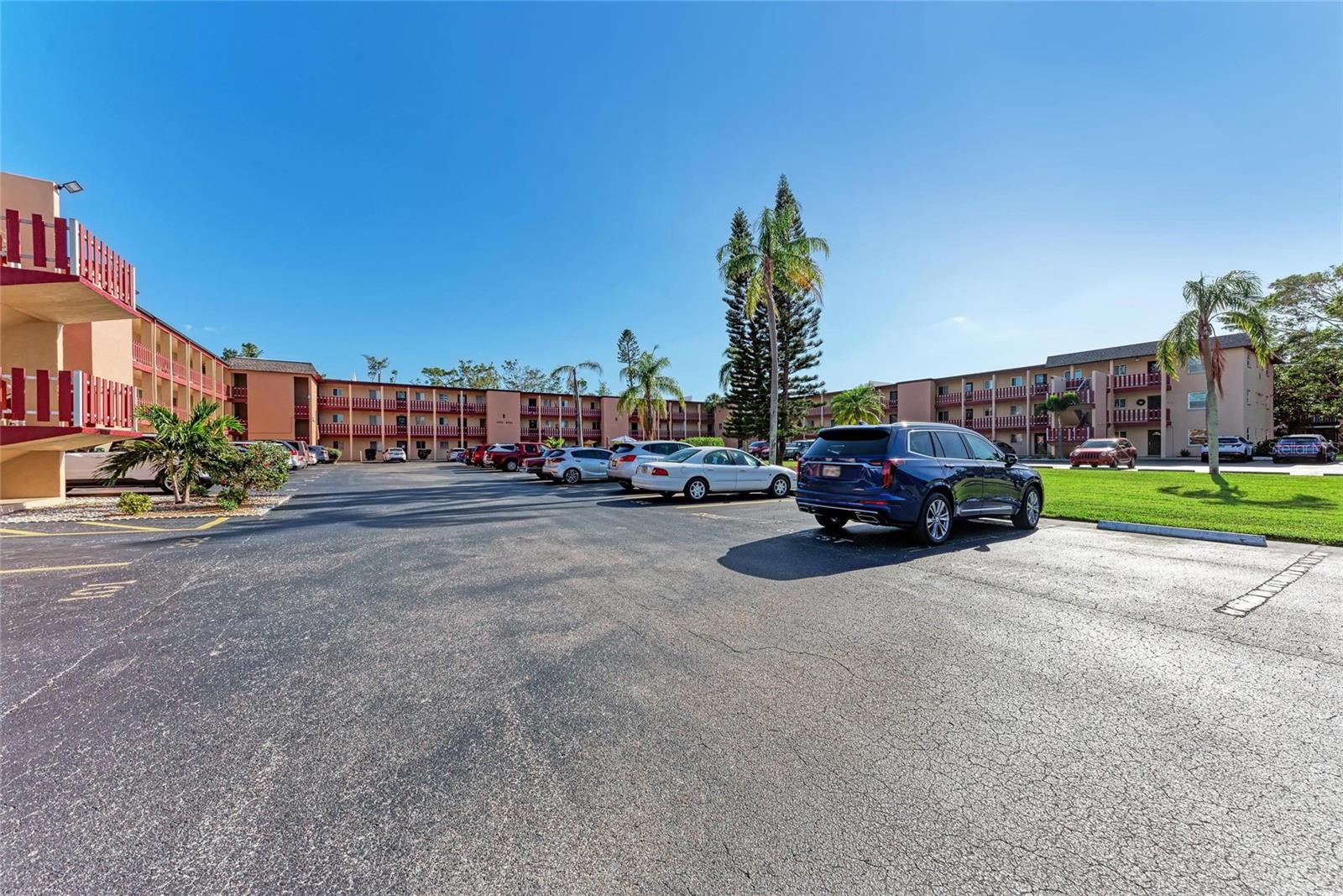 BAYSHORE ON THE LAKE APTS SEC 1 - Residential