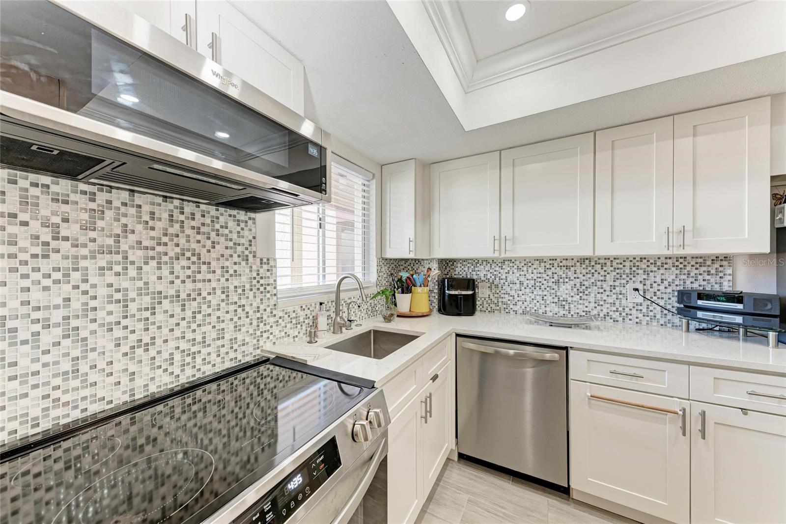 BAYSHORE ON THE LAKE APTS SEC 1 - Residential