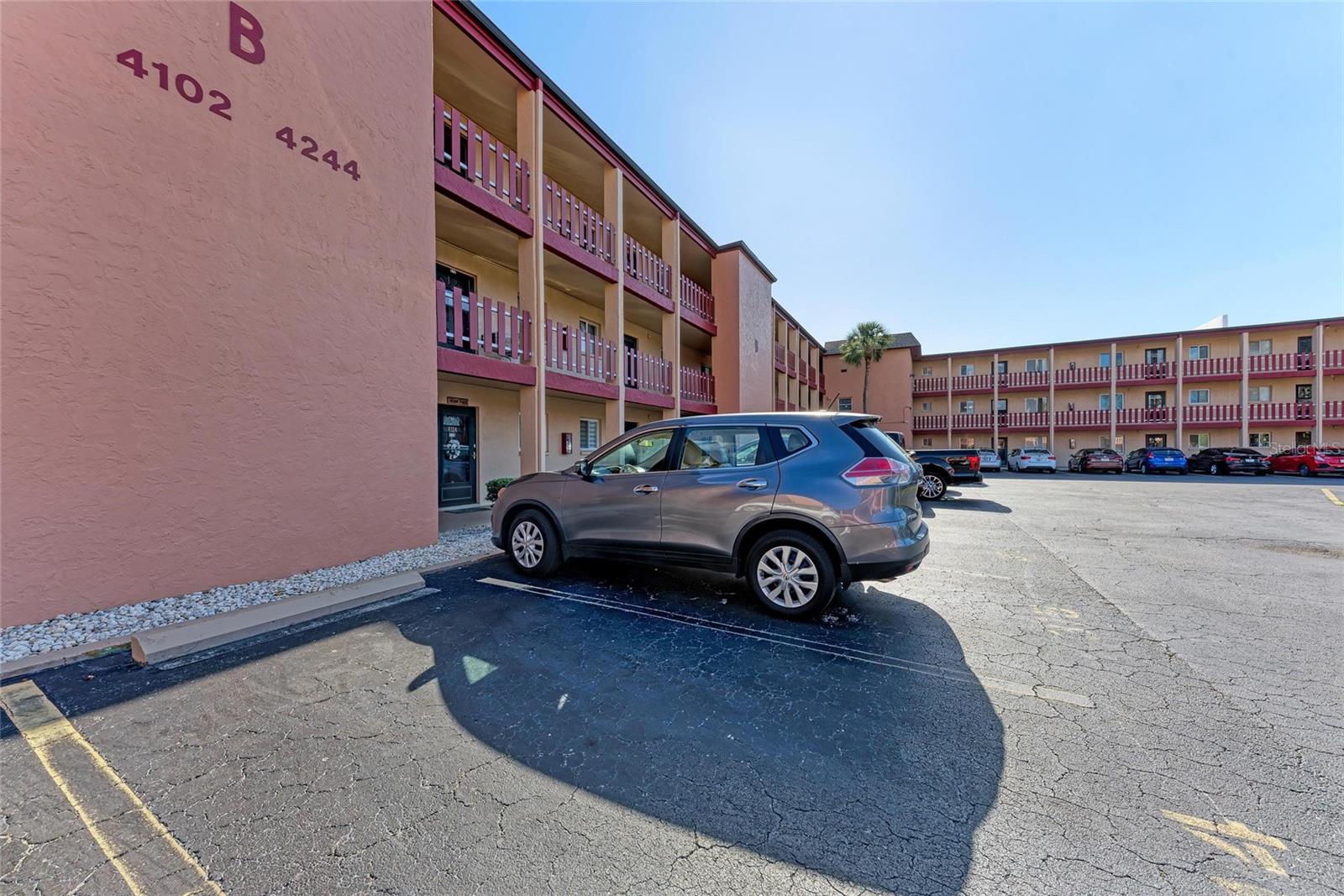 BAYSHORE ON THE LAKE APTS SEC 1 - Residential