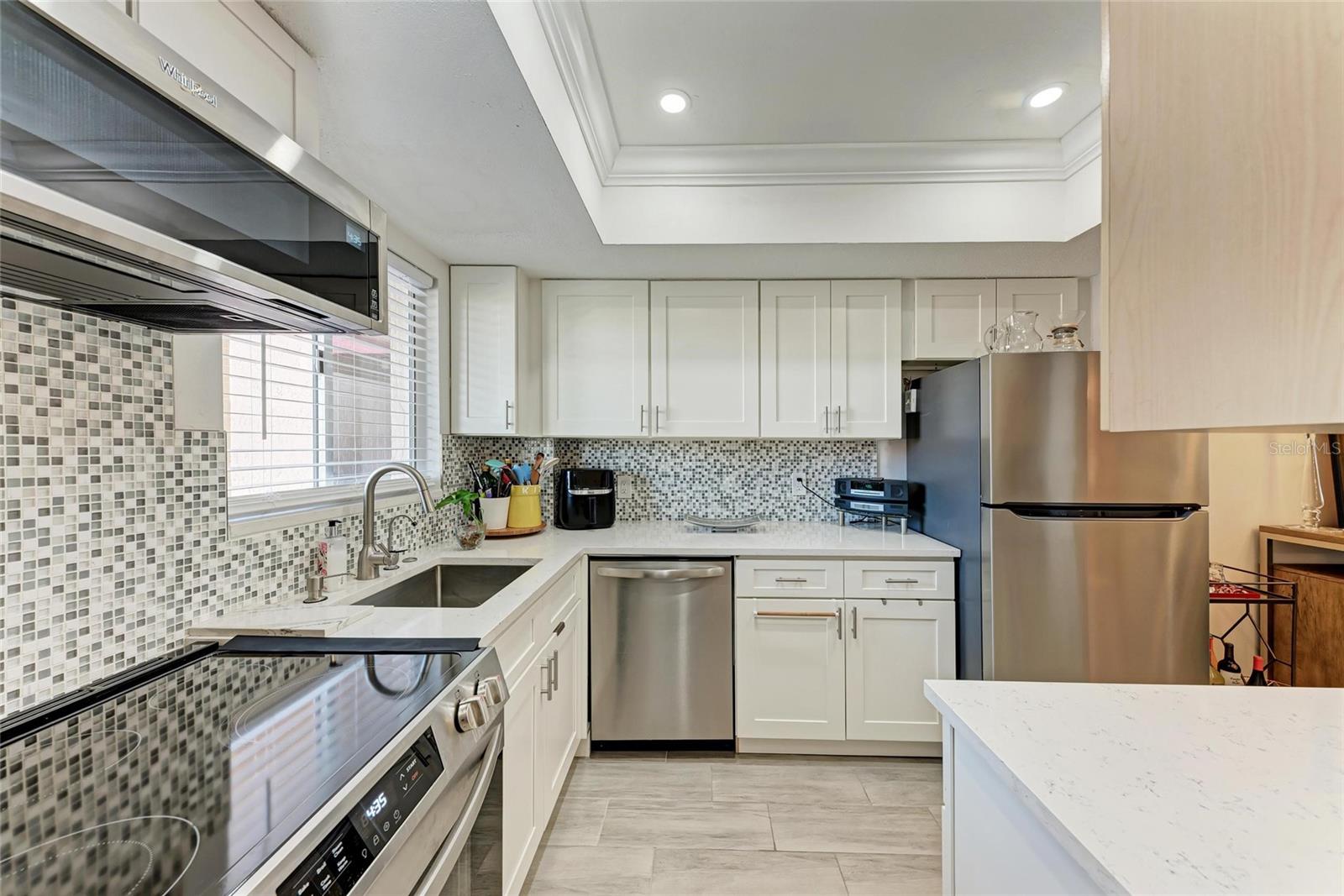 BAYSHORE ON THE LAKE APTS SEC 1 - Residential