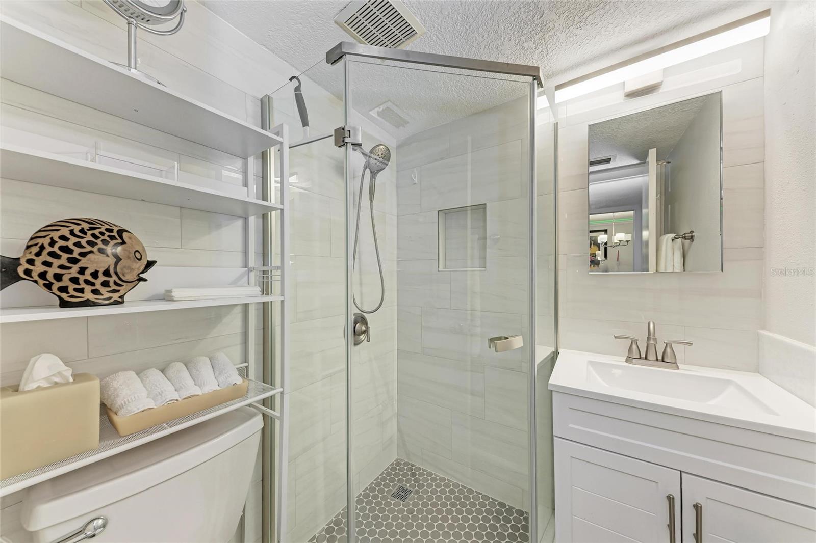 BAYSHORE ON THE LAKE APTS SEC 1 - Residential