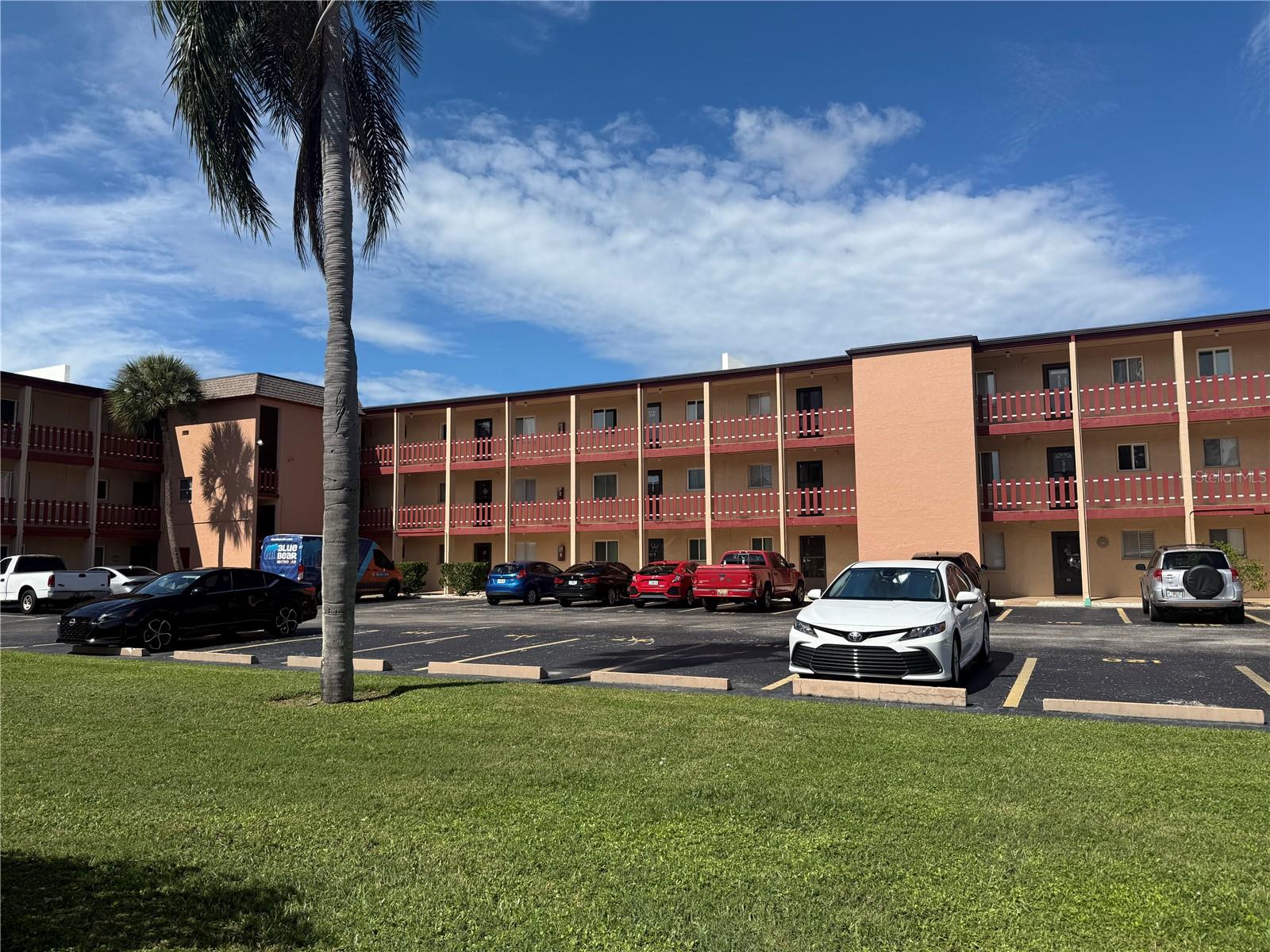 BAYSHORE ON THE LAKE APTS SEC 1 - Residential