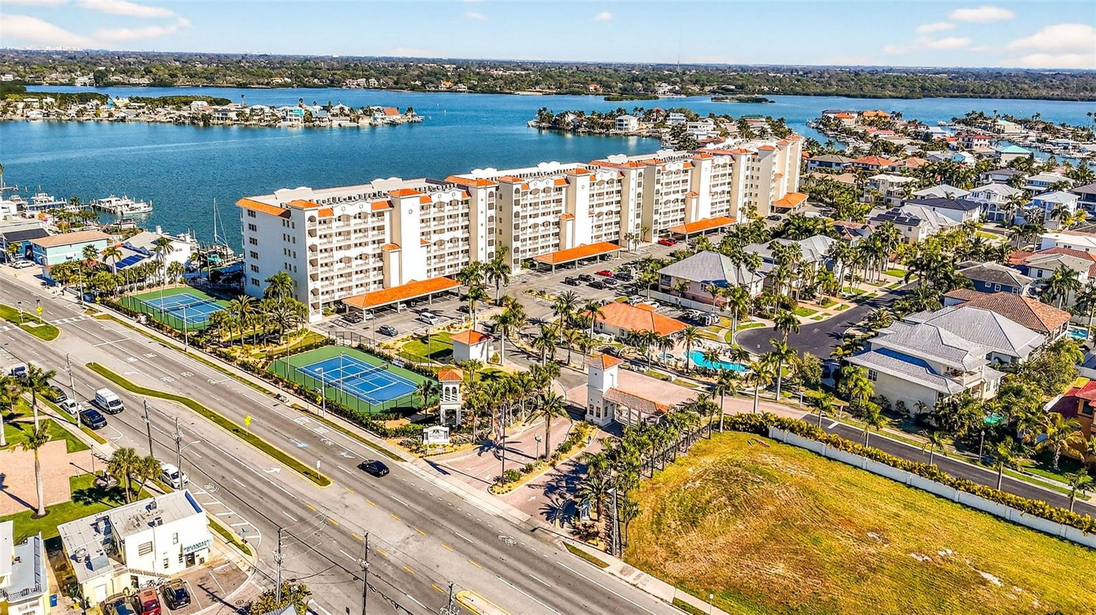 REDINGTON SHORES YACHT & TENNIS CLUB - Residential