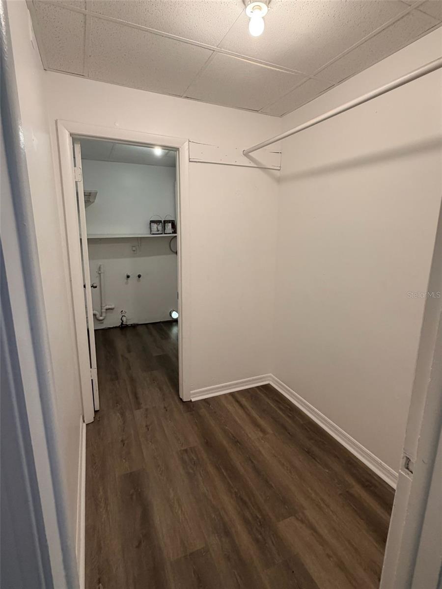 WELLSWOOD ESTATES UNIT NO 2 - Residential Lease