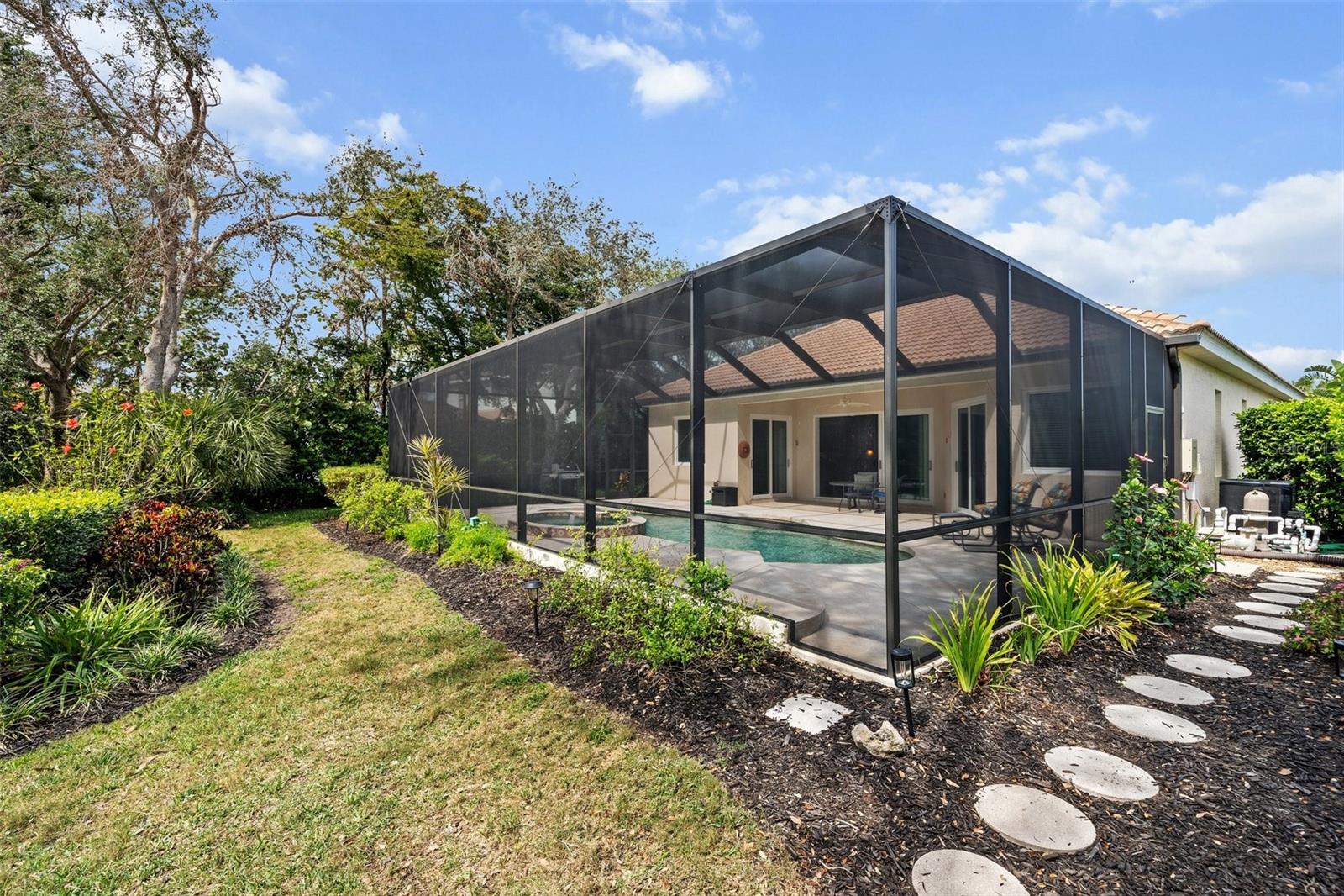 RIVENDELL THE WOODLANDS - Residential
