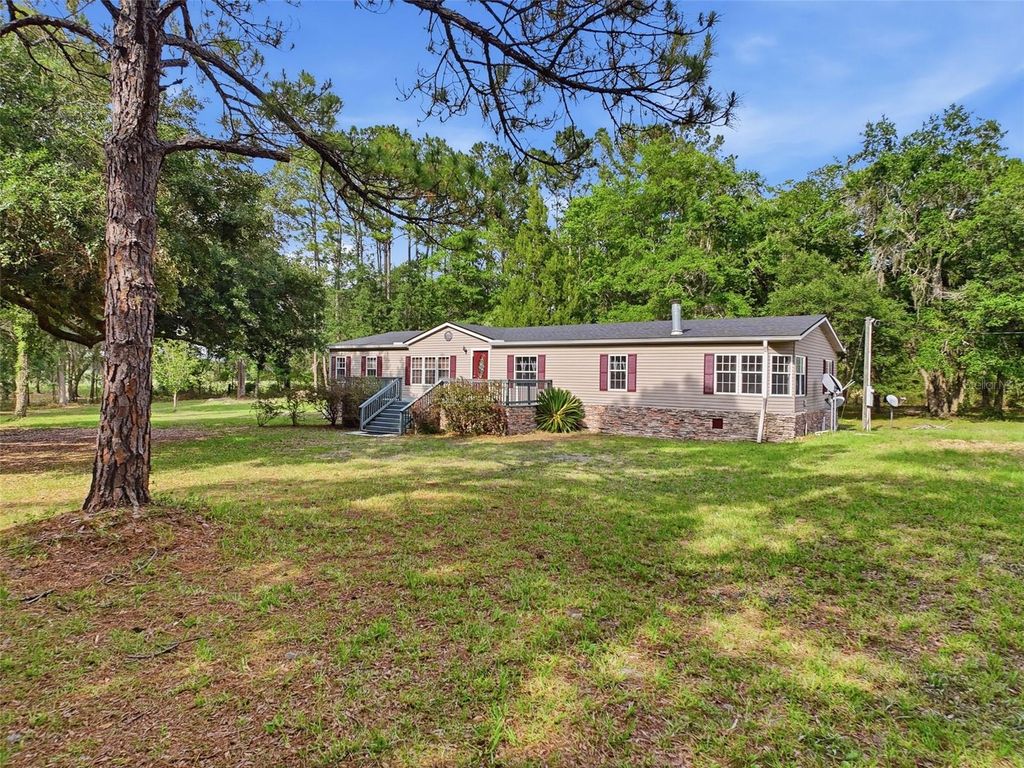 Photo of 17926 SE 49th Place, Hawthorne, FL 32640 (MLS # TB8510489)