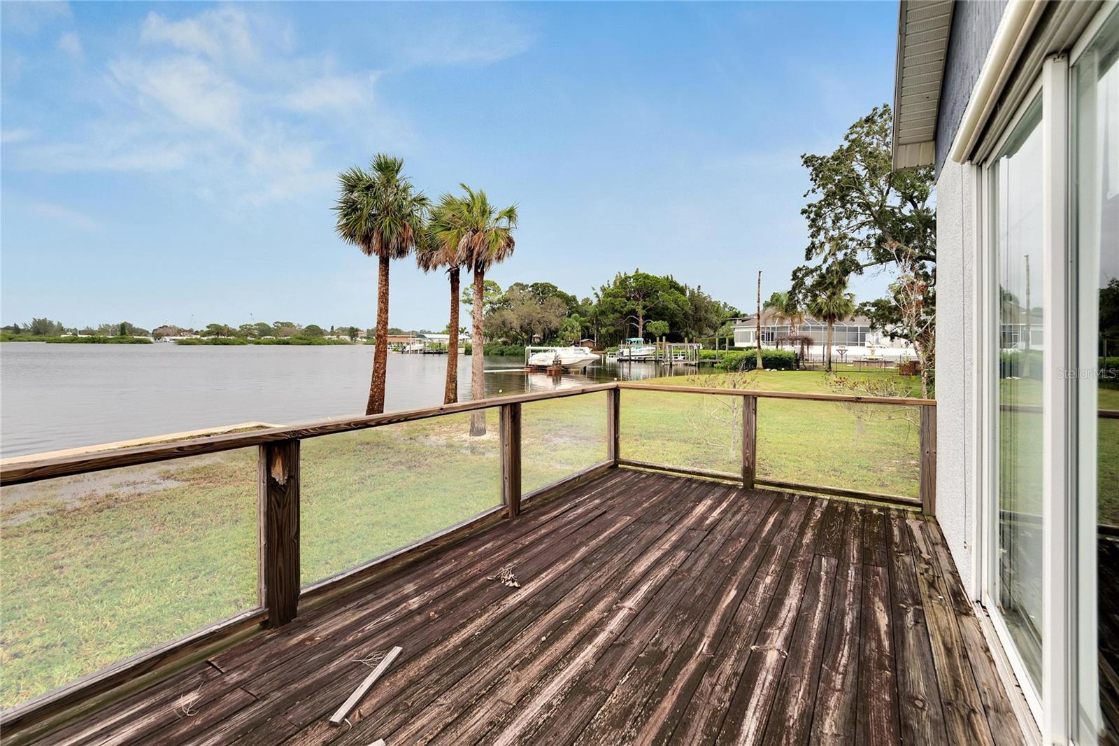 828 BAYSHORE DRIVE