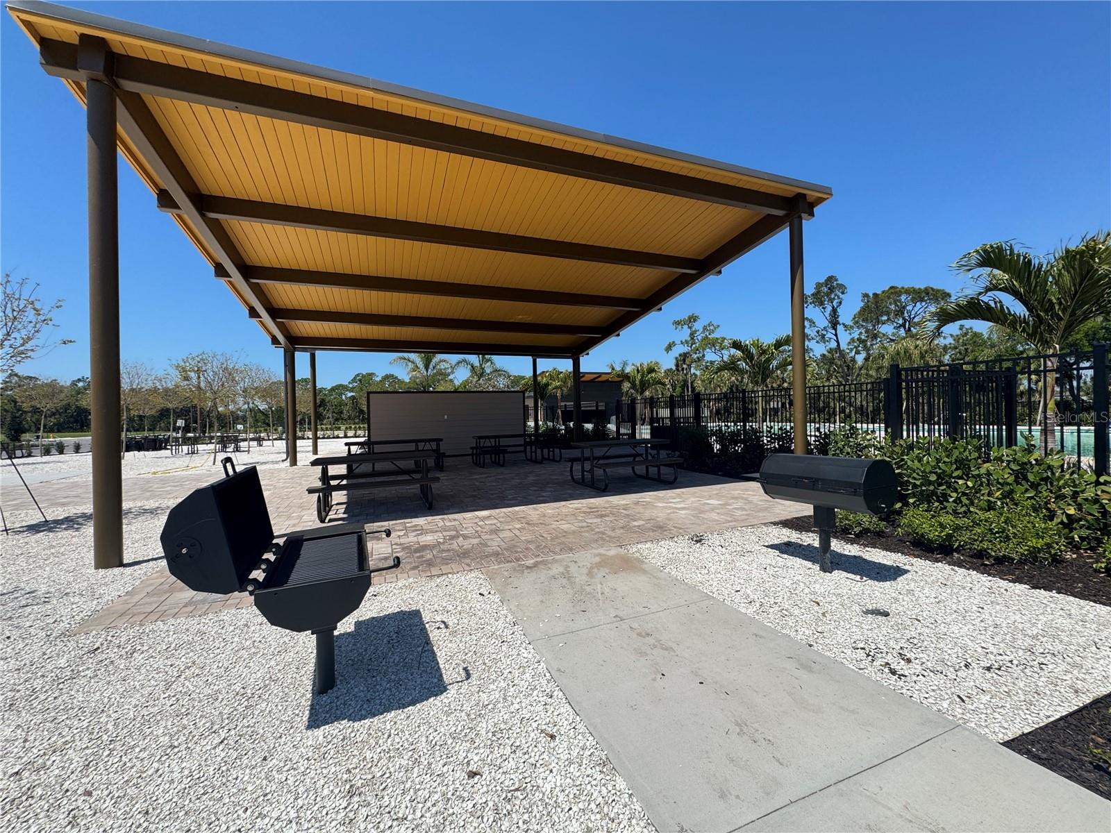 OAKFIELD LAKES - Residential