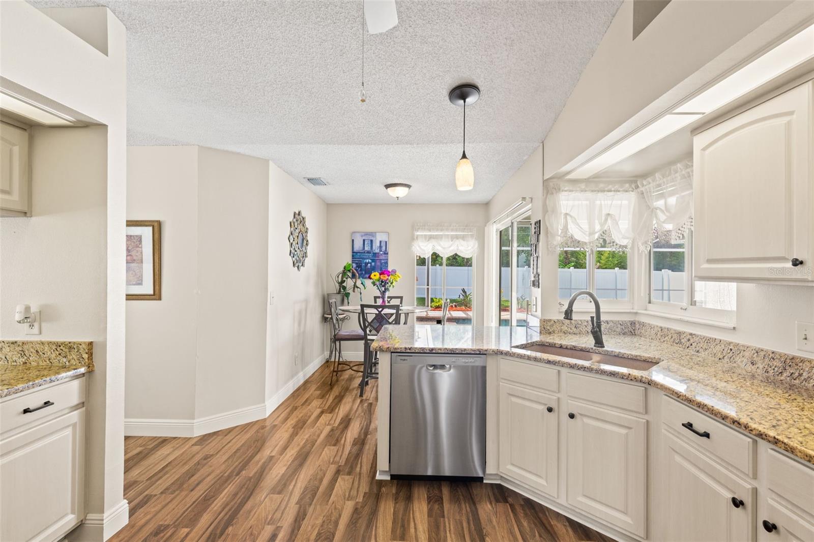 2739 HORSESHOE DRIVE